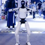 Robô humanoide A3 Ultra da AGIBOT em exposição