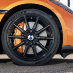 O superesportivo elétrico Denza Z exibindo seu design aerodinâmico.