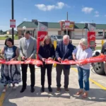 Estação de carregamento rápido para veículos elétricos em rodovia